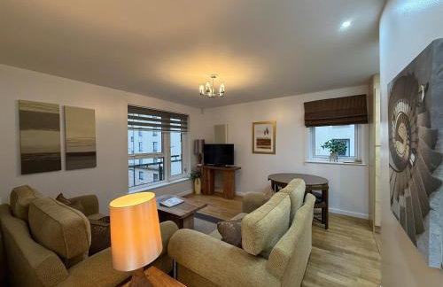 Holyrood Apartment with parking & lift access - Photo 2