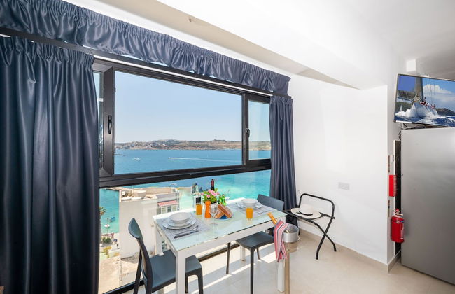 Islet Promenade Studio with Hot Tub and Panoramic Sea Views by GetawaysMalta - Foto 14