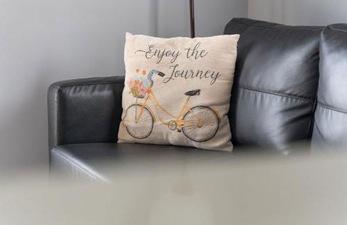 Walk to WP Gate and Free Parking - Foto 1