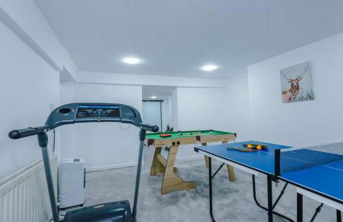 Group-Friendly Home near Manchester with Hot Tub and Private Cinema Room - Foto 6