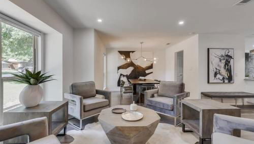 Luxury Home with 5 Bedrooms and Private Pool - Foto 2