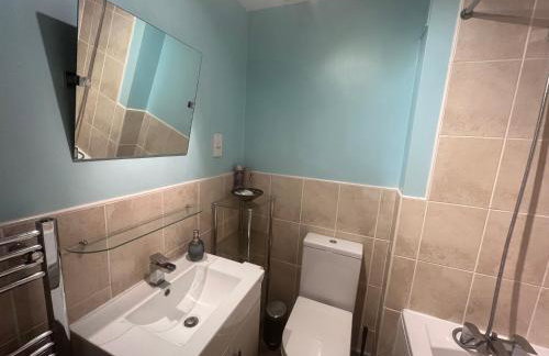 In Our Liverpool Home Sleeps 5 in 2 Double & 1 Single Bedrooms - Foto 14