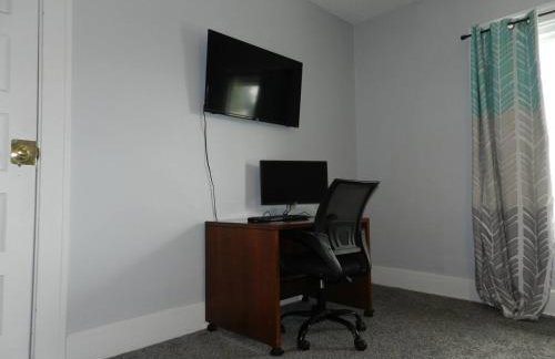 5 Bedroom 3200 Sq Ft House for Downtown Travelers - Photo 42