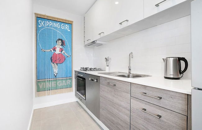 DINA, 2BDR Carlton Apartment - Photo 5