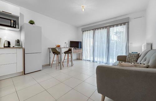 Vivez Lunel-Clim-Wifi Fibre-Parking Privé-Patio T2 - Foto 2