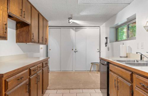 Relaxing River Retreat Near Moms Beach with Patio - Foto 31