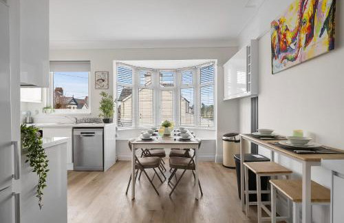 Substantial 5 bedroom townhouse with disabled access apartment, private off road parking space with EV point from 15th April 26, jaccuzi bath, Netflix and Wifi, near Argyle, boutique shops eateries and pubs - Foto 13