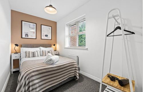 Spacious 6-bedroom house - 3 parking spaces - Superfast Wi-Fi - Close to M5 - Long-stay rates! - Foto 7