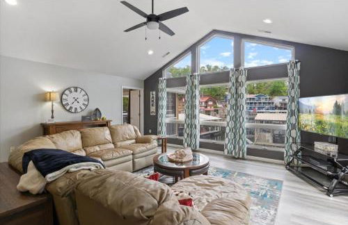 Beautiful Lake Front Home with Private Dock In Lick Branch Cove - Foto 7