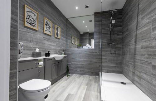 Luxury 1BR Seafront Apartment - Photo 20