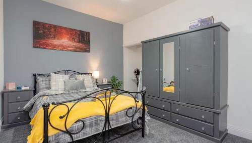 Family-Friendly 2-Bed Home with Games & Fireplace - Foto 4, wardrobe