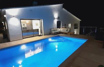 Villa Avril piscina privada y amplias terrazas - Photo 2