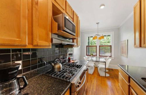 Contemporary 2BR in Myers Park with Screened Porch - Foto 17