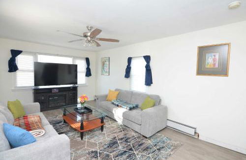 Spacious Home with Parking, Laundry - Near RU, RWJ, NJ Transit - Foto 43