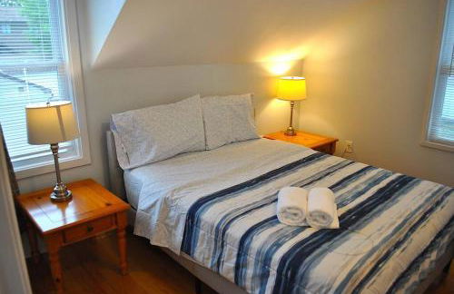 Stylish 4-Bedroom Full House. Plenty of Parking! - Foto 15