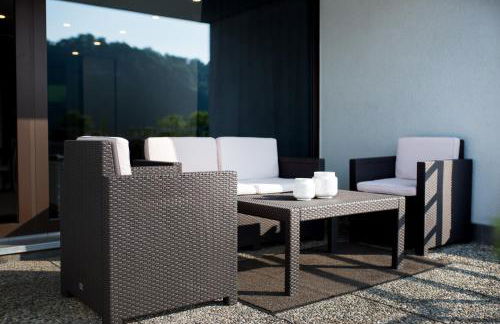 KELLER APARTMENT l 10E - Photo 5