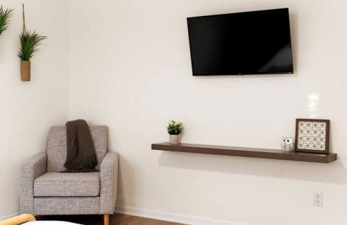 Charming & Bright W Lounging Pool and Hot Tub - Photo 66