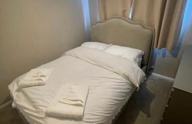 Cosy 4 bedroom house in borehamwood with large onsite parking and large beds - Foto 5