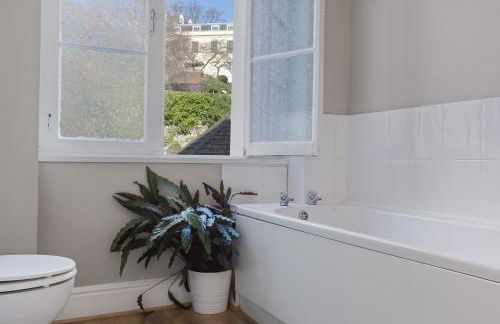 Ultra Luxury Central 2 BR Apartment By AltoLuxoExperience Short Lets & Serviced Accommodation With Free Wifi & Parking - Foto 15