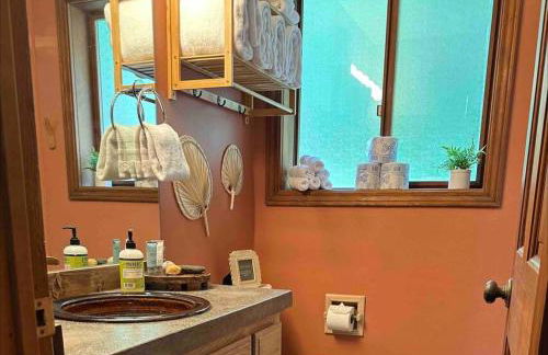 Waterfront Retreat with Fireplace, Hot Tub & Sauna - Foto 21