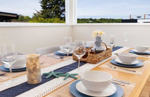 Ocean-Inspired 3B Modern Retreat w Kids Room - Foto 20