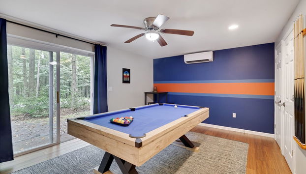 Moshannon Tree-lined Pocono Retreat w Hot Tub Firepit Pool Table - Foto 4, Habitación