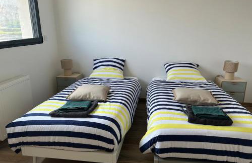 La Normandine, mer, histoire, plage débarquement gold beach, maison 4 chambres, spacieuse avec jardin et parking gratuit - Foto 22