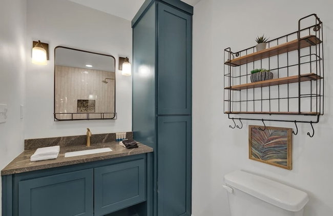 Elegant and Stylish Glenmoor Abode - 5 min to Town - Foto 35