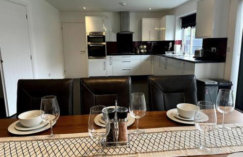 Large 5 Bedroom House Sleeps 10 Ideal for Contractors - Foto 18