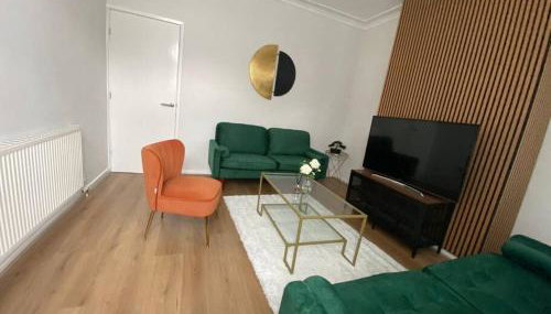 3-Bed House Near M1 & Meadowhall with Free Parking - Foto 3