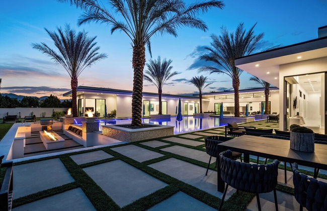 Sleeps 26 Pool, Hot Tub, Pickleball & Putting Green Bravo Villa #12 by Avantstay - Foto 3