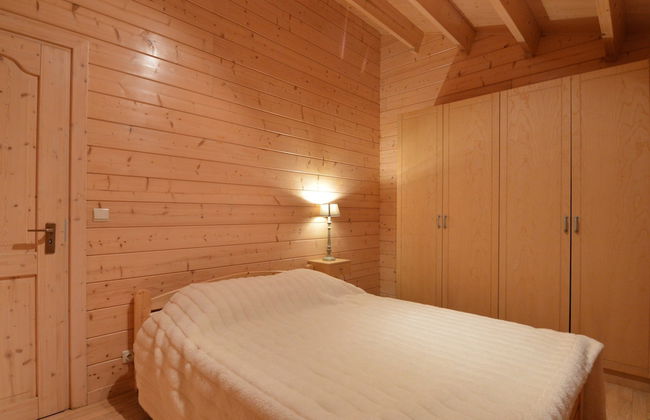 Peaceful Chalet Retreat - Photo 9