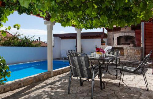 Countryside Family Villa with Private Pool - Photo 10