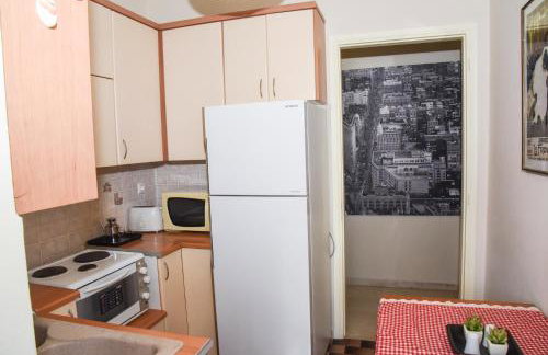 Sunny and Quiet 1 Bedroom Apt - Photo 3