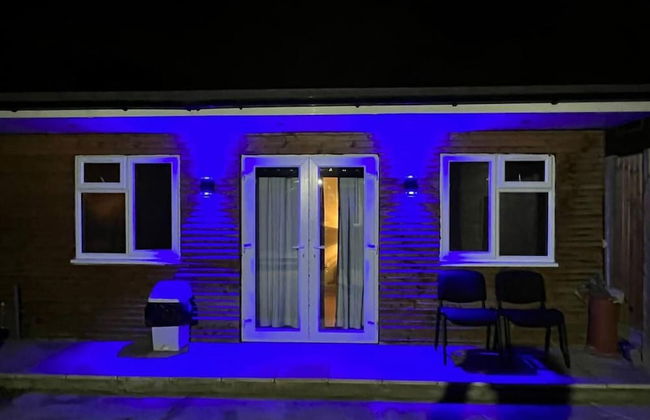 Remarkable 1-bed Studio in Staines - Surrey - Photo 11