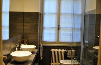 CHARMING COMO - Apartment downtown in the pedestrian area with 2 double bedrooms and 2 complete bathrooms a spacious living room and full equipped kitchen - Foto 14