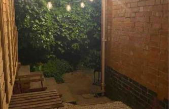 Freshly decorated apartment 10 mins from Cotswolds Child Friendly Great location with plenty of nearby free parking freestanding bath and outdoor private terrace area - Foto 13