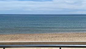 Garbí Beachfront Apartament - Primera línea con vistas al Mar Mediterraneo - Foto 3