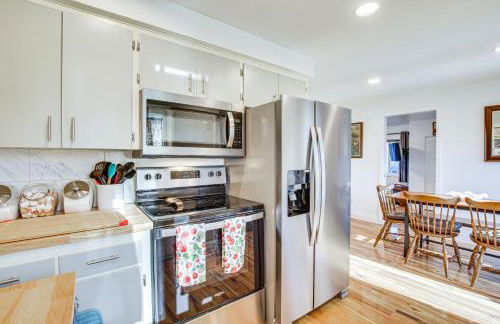 Charming Arlington Home with Hot Tub and Fenced Yard! - Foto 10