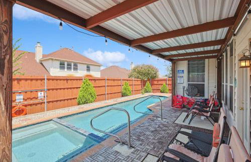 Heart of Grand Prairie 4BD with Pool & Game Room - Foto 31