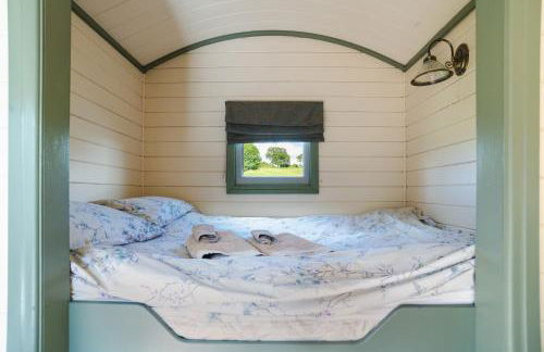 Shepherds View at Oaks Barn Farm Alcester with optional paid for Hot tub - Photo 9