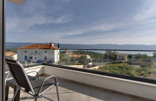 Villa Rosemary -semi-detached villa with a pool and a panoramic view, close to a sandy beach - by TRAVELER tourist agency Krk - Foto 3