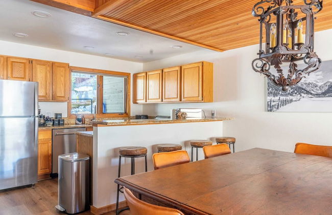 Riverside Condos C102 by Avantstay Condo Close To Downtown, Town Park & Ski Lift #8 - Foto 4