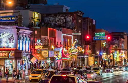 Only 4 Miles to Broadway with Free Parking and TVs in Bedrooms - Foto 53