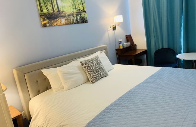 A Small Hotel Room for Mountain Lovers - Photo 7