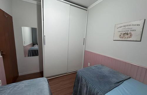 Quartos na Casa do Rosa - Piscina Aquecida - Churrasqueira - SJBV - Foto 8