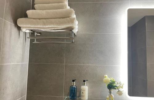 Elegant Windsor Flat - Short Walk to Windsor Castle, River Thames & Train Station - Foto 23