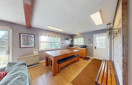 Silver Spring Chalet Spacious 4BR Retreat 1888 - Foto 1