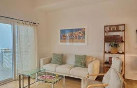 Stunning Home, AC, Beach, Backyard, 4 BR - Photo 38