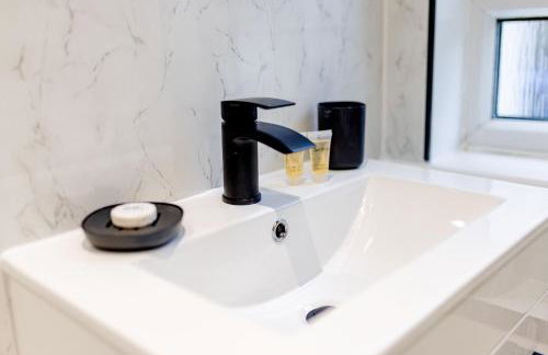 Welcoming Home in Johnstone, Near Glasgow Airport - Bonnie Lodgings - Foto 11